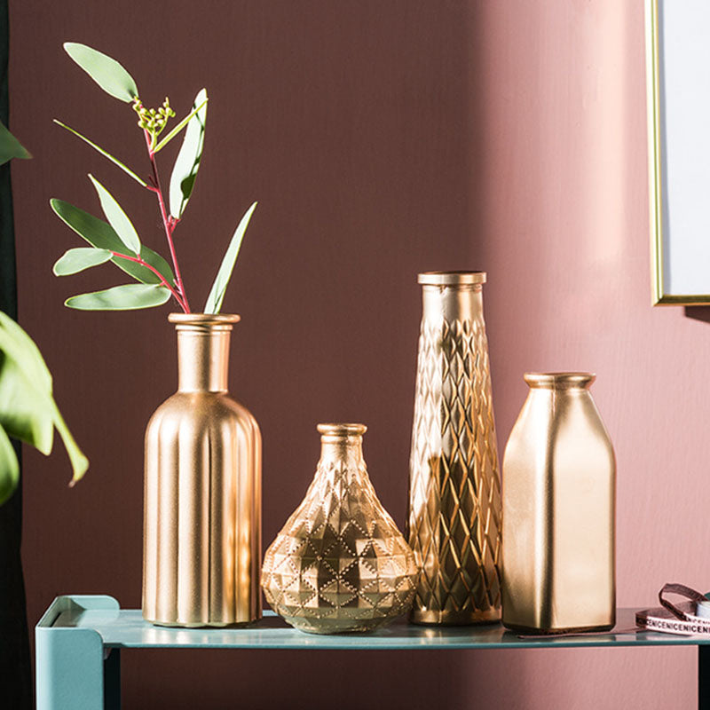Golden Radiance Glass Vase: Elegant Gilded Finish for Stunning Home Decor