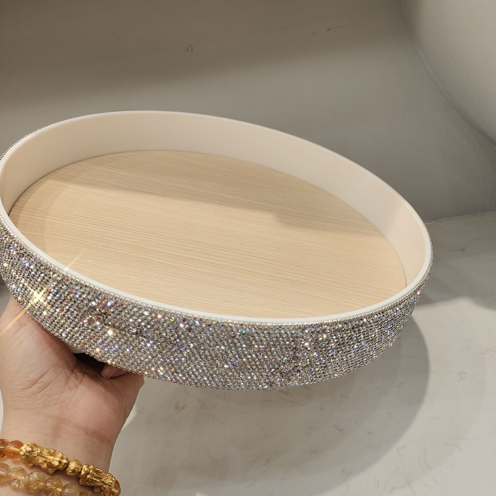 Diamond Pattern Plastic Round Storage Tray with Wooden Base"